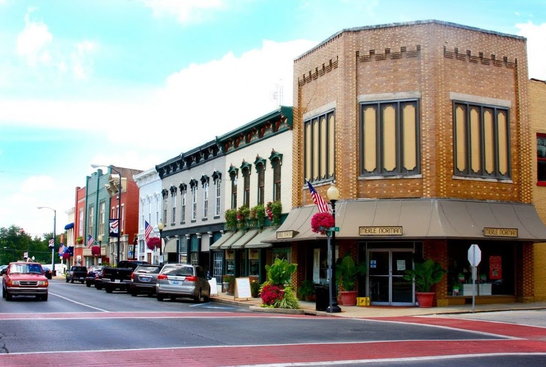 Campbellsville Kentucky downtown storefronts for Kentuckiana Moving service-area planning